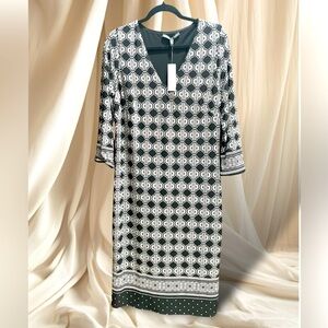 NWT~ WHBM Dress Womens Large
Black Solid Print Reversible Shift
V-Neck Packable